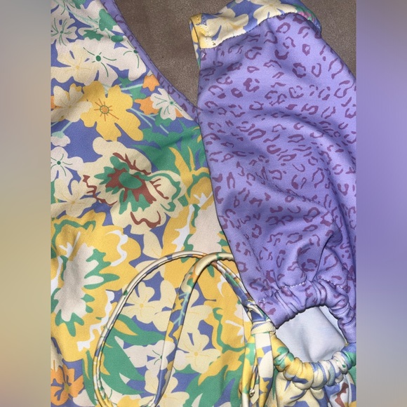 Bikini - Picture 3 of 3